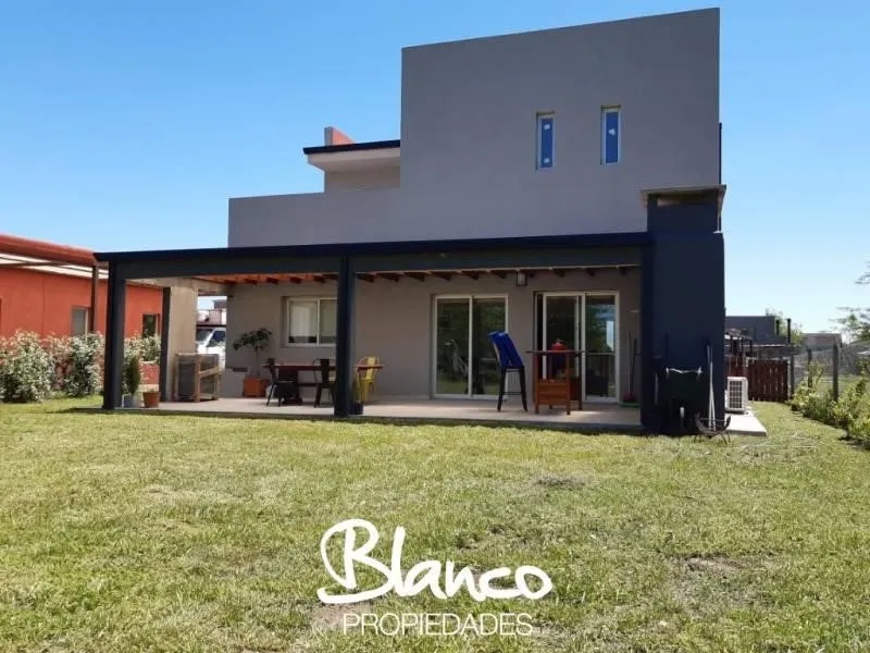 Casa para aluguel anual com 4 dormitórios em La Cañada de Pilar