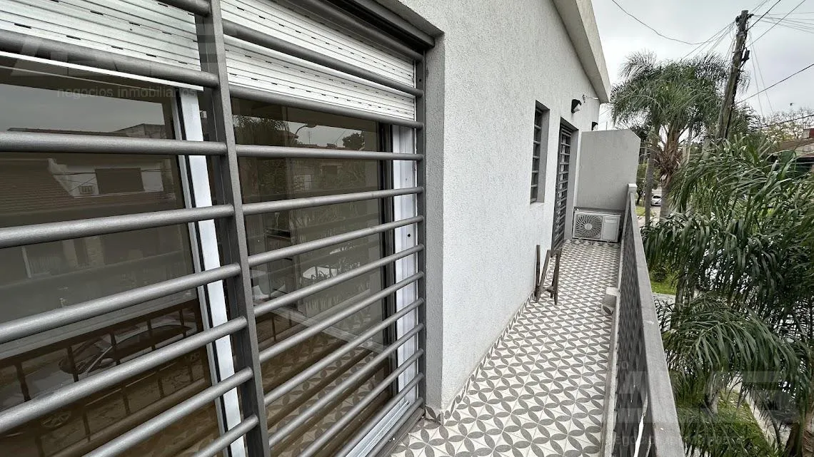 Apartamento de três ambientes em Castelar