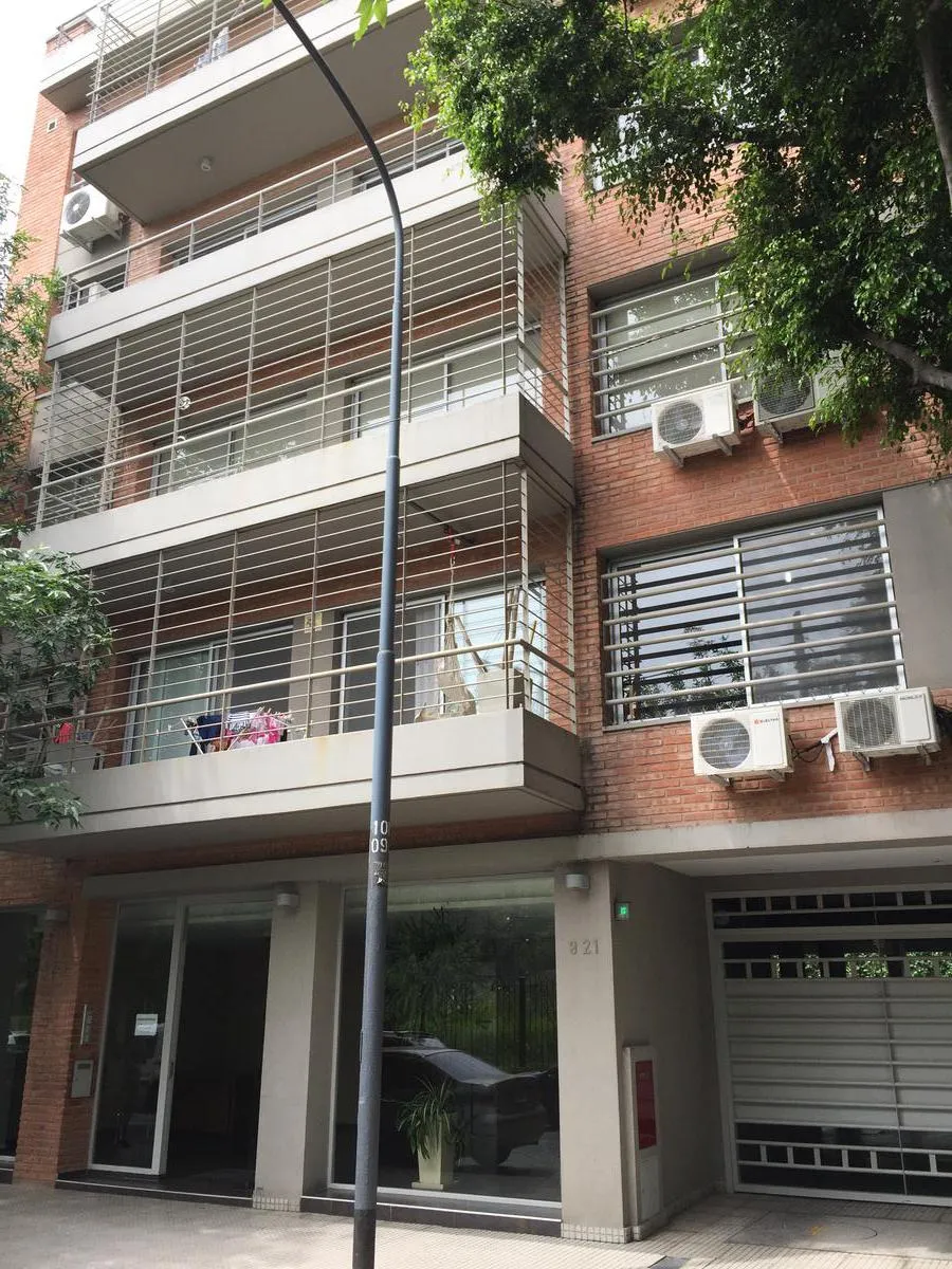 Departamento de 3 ambientes con cochera en Flores