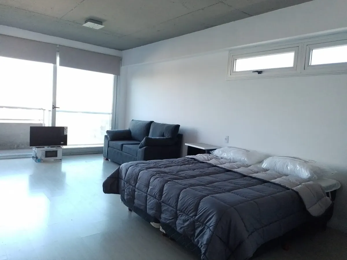 Kitnet no 7º andar de frente com varanda em Palermo Hollywood