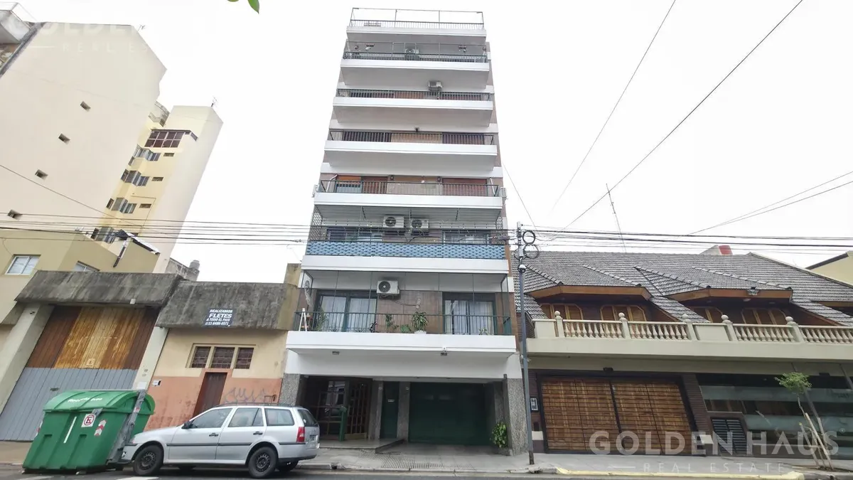 Three-room apartment with balcony in Barracas