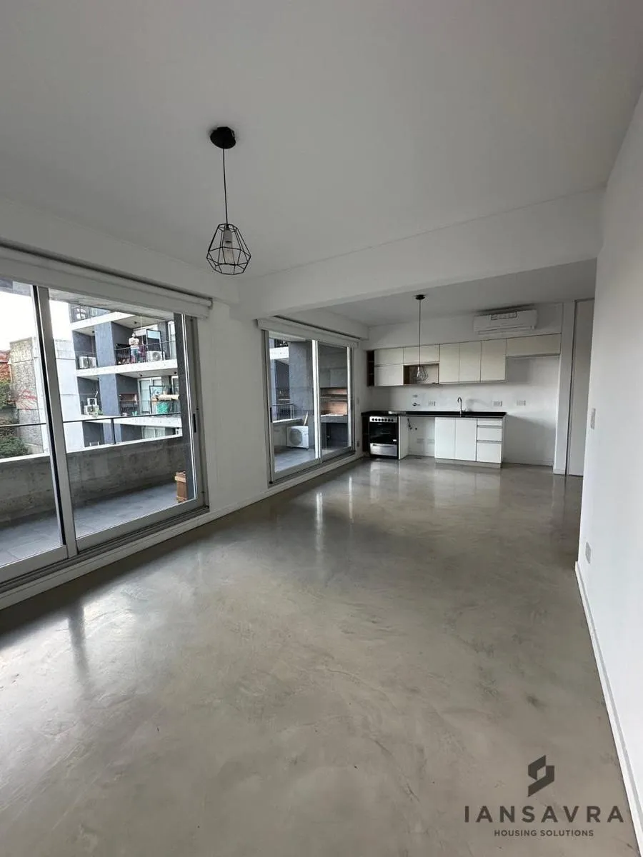 Monoambiente con balcón terraza y parrilla en Villa Urquiza