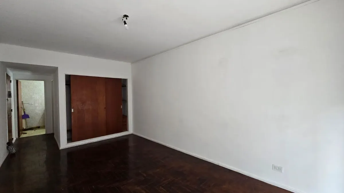 Departamento monoambiente con balcón al frente en Villa Crespo