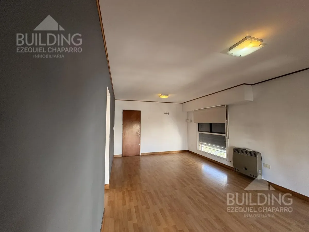 Departamento de 3 ambientes con cochera en alquiler en La Plata