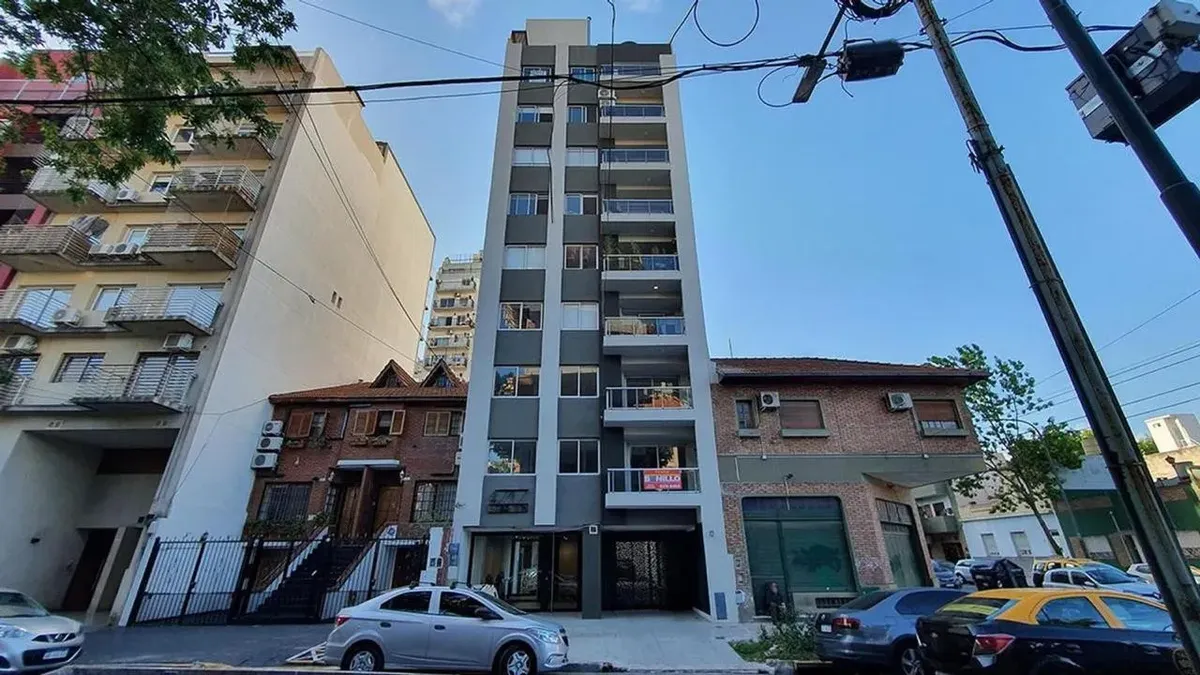 Departamento de 3 ambientes al frente con balcón en Villa Urquiza
