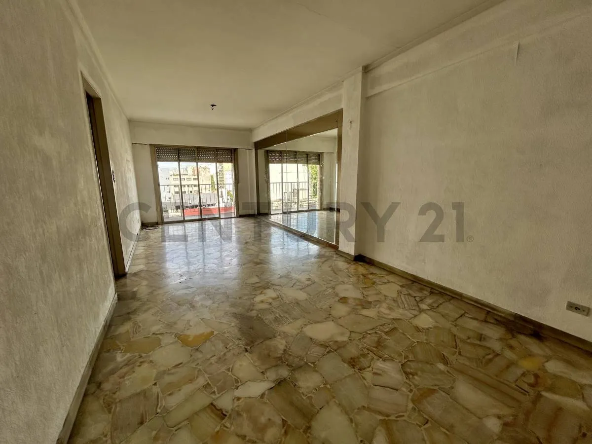 Departamento de 4 ambientes en Flores