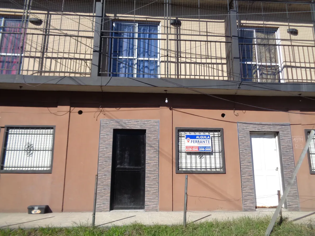 Alquiler De Departamento En Burzaco: 2 Ambientes C /patio Chico