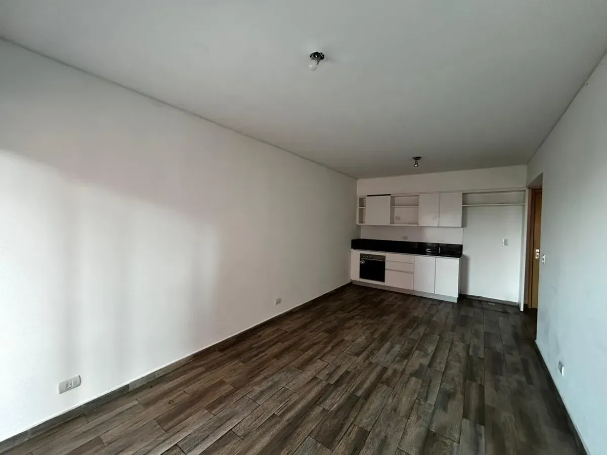 Apartamento de dois ambientes com vaga de garagem em Olivos