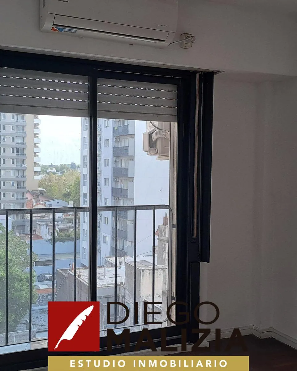 Two-room apartment with balcony in Lomas de Zamora