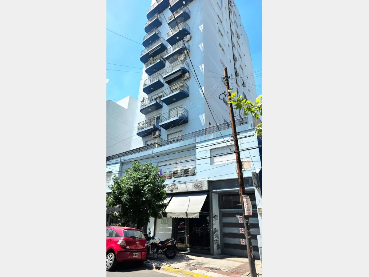 Three-room apartment facing the street in Ramos Mejia