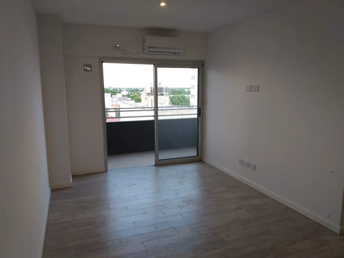 Front-facing two-room apartment with covered parking in Banfield East