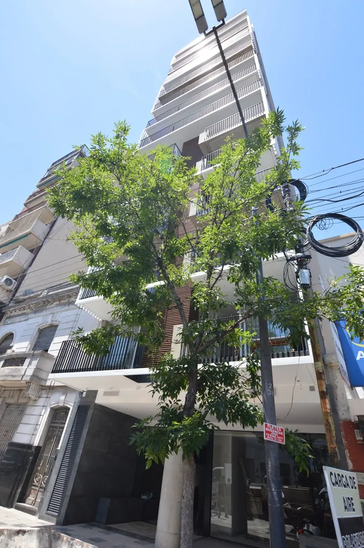 Apartamento de dois ambientes com varanda no terraço em Boedo
