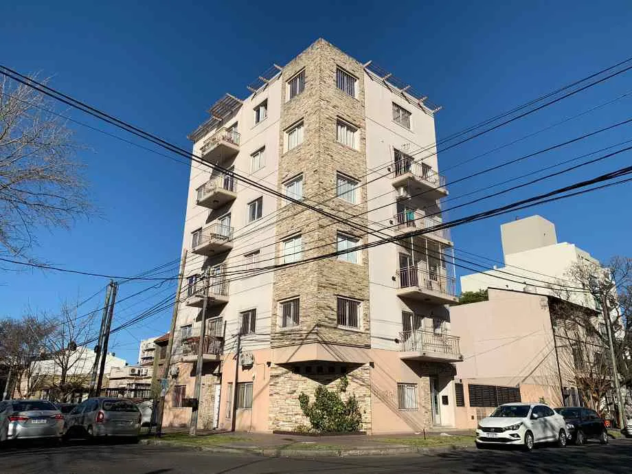 Semipiso de 3 ambientes en Morón centro