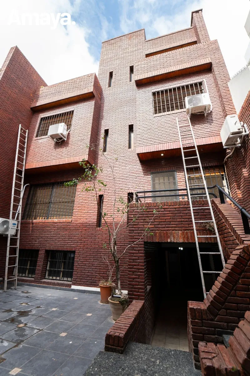 Casa en alquiler de 5 ambientes con 4 dormitorios en Villa Luro