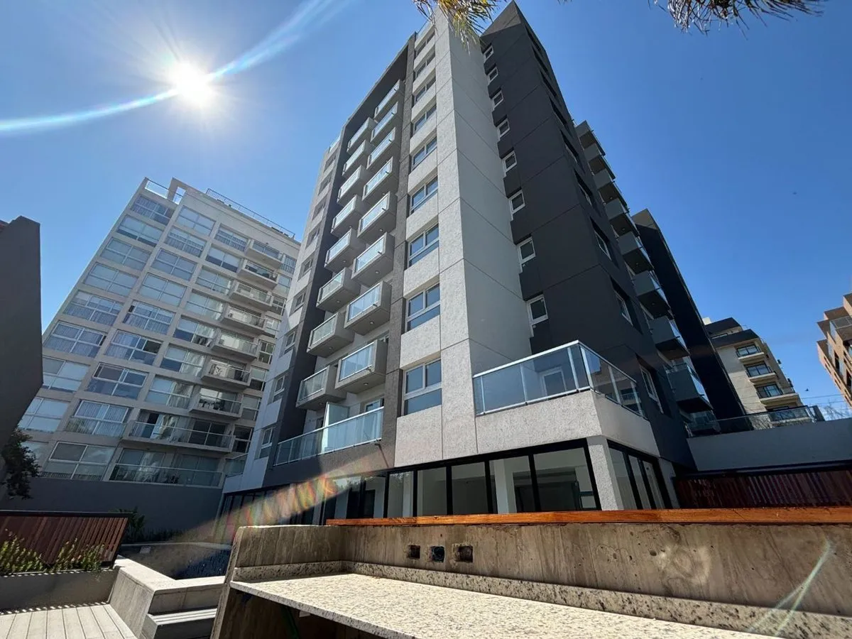 Apartamento de 2 ambientes com vaga de garagem em Ituzaingó Norte