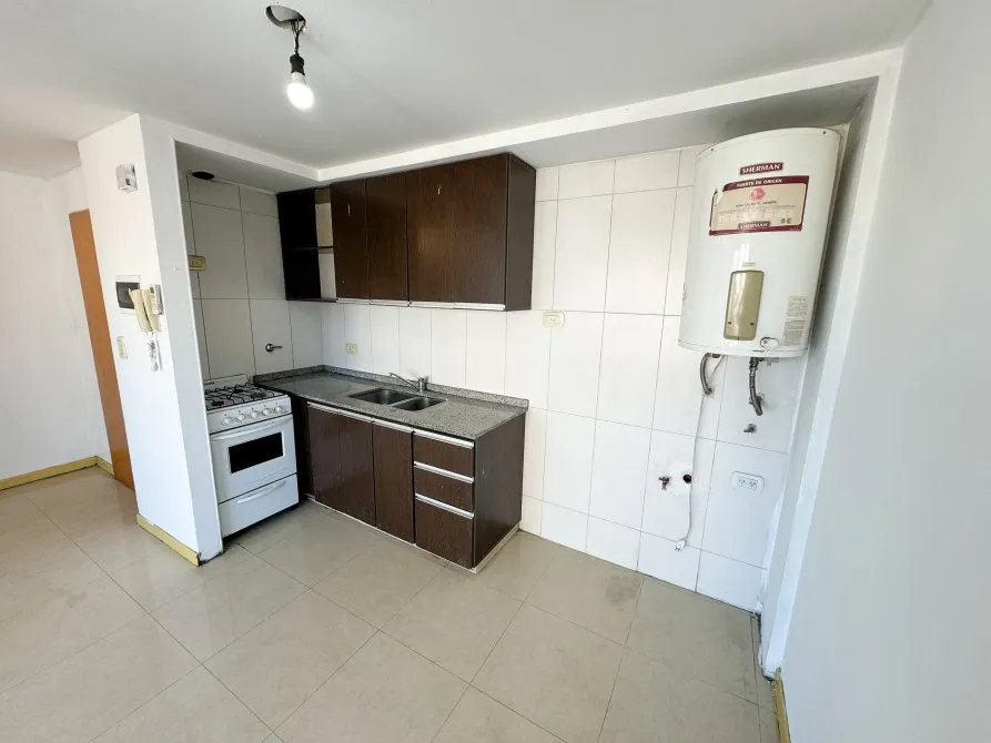Apartamento de dois ambientes com varanda em Lanús
