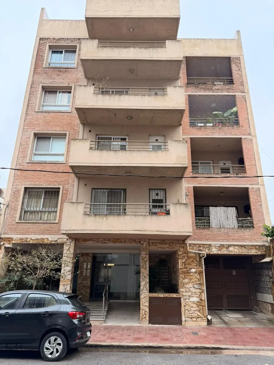 Departamento de 2 ambientes con cochera y balcón con parrilla en San Fernando