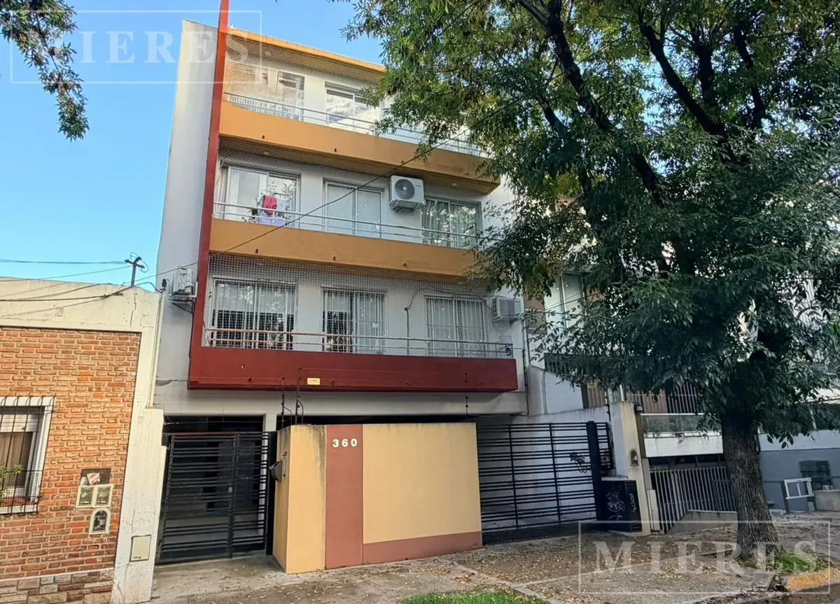 Semipiso de 3 ambientes con balcón en San Isidro