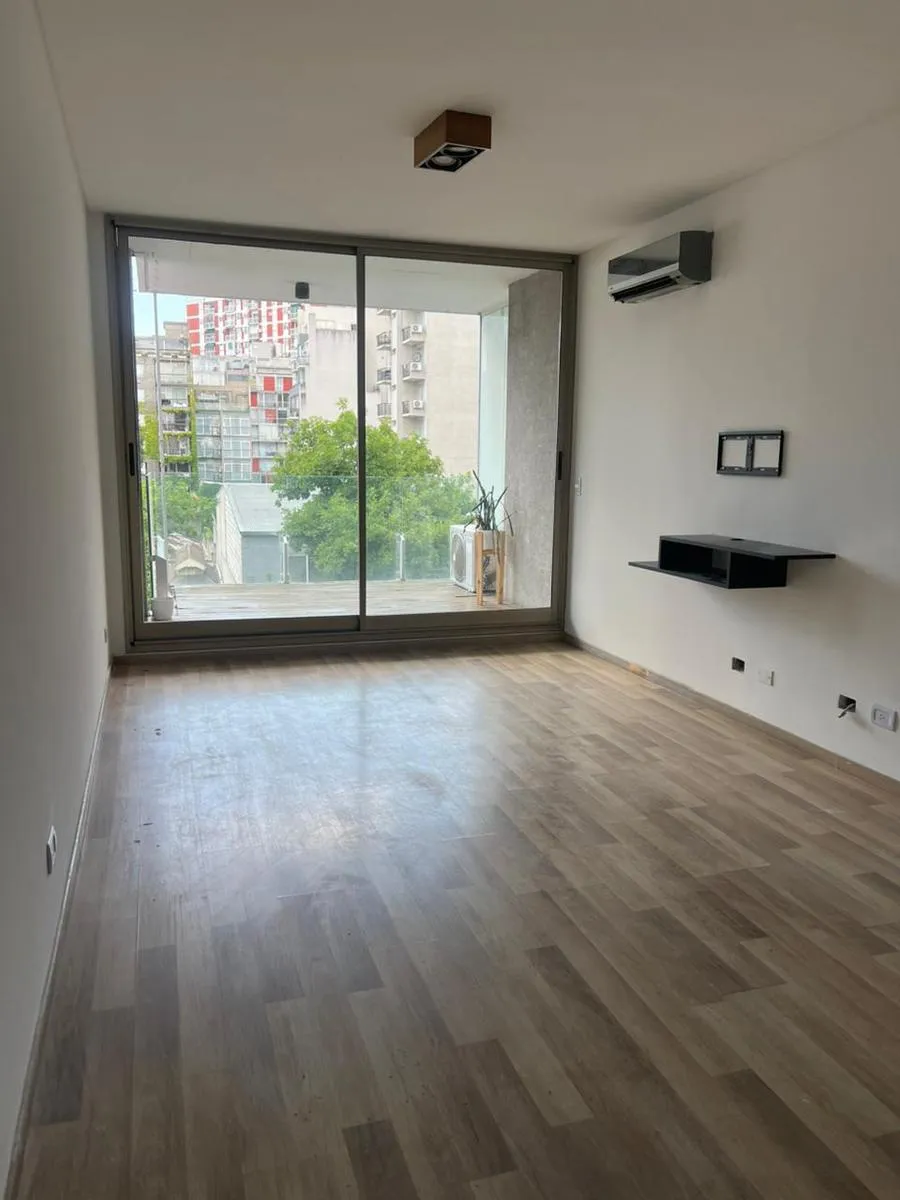 Two-room apartment with assigned parking in Chacarita