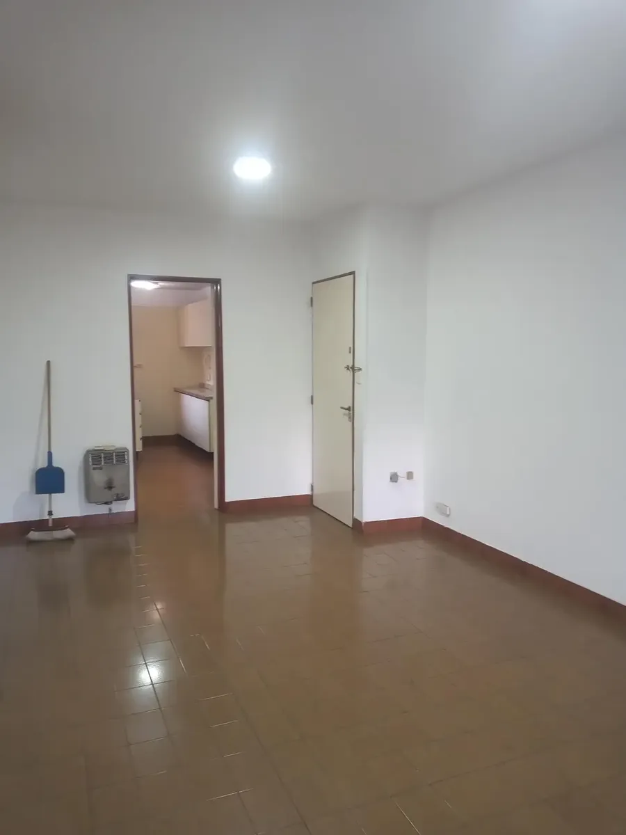 Apartamento de dois dormitórios no Centro de Ballester