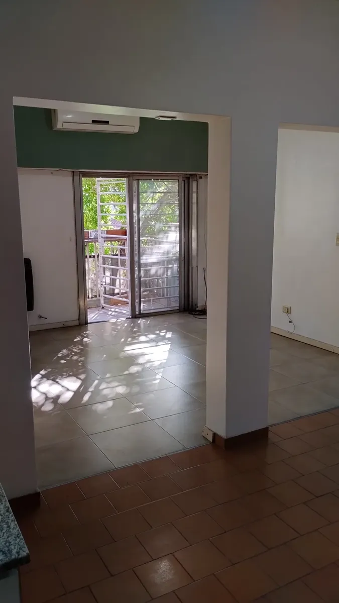 Two-bedroom apartment with front balcony in Lomas de Zamora