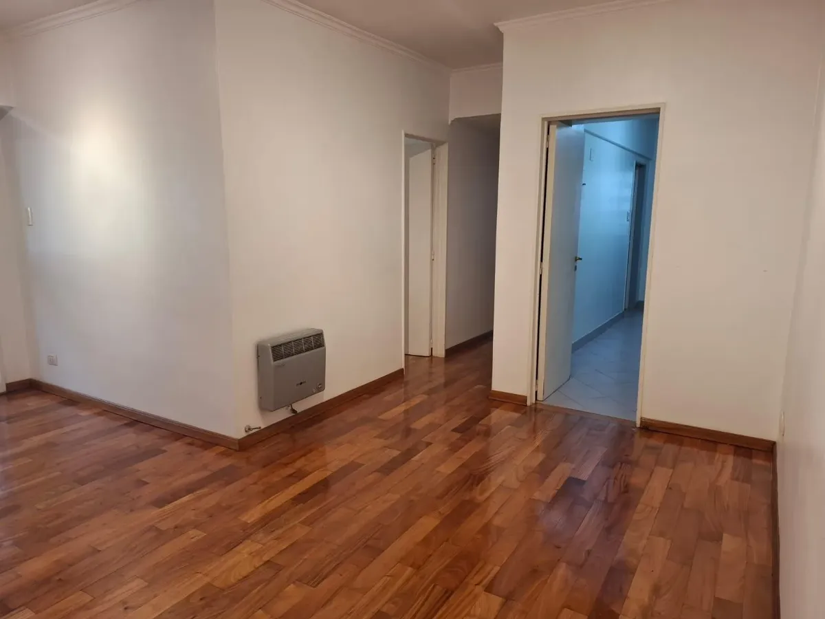 Аренда квартиры с 3 спальнями, балконом и прачечной в Saavedra