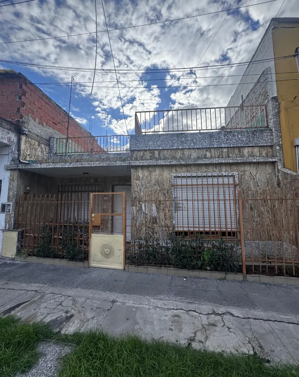 Apartamento de dois dormitórios com pátio em Hurlingham