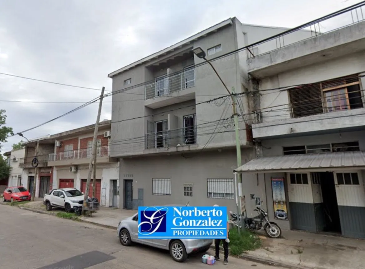 Kitnet de um ambiente no 2º andar com varanda em Tres de Febrero