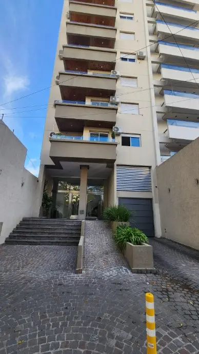 Kitnet de 1 dormitório para alugar em Lanús Oeste