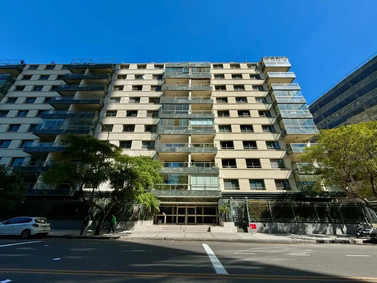 Four-bedroom apartment in Puerto Madero with two parking spaces and private terrace