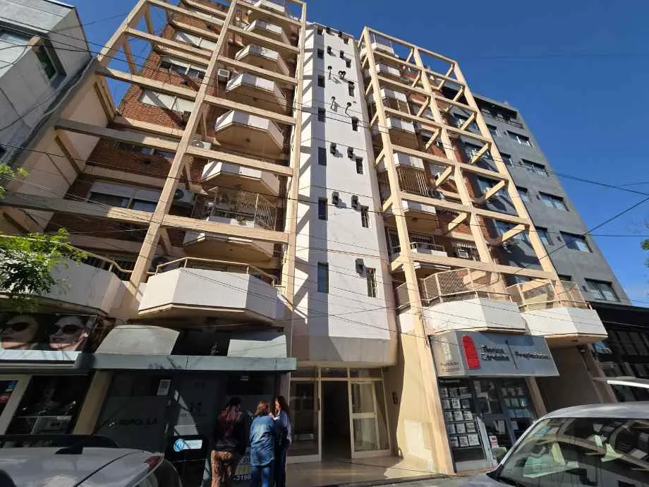 Two-room apartment with front balcony in Morón Centro