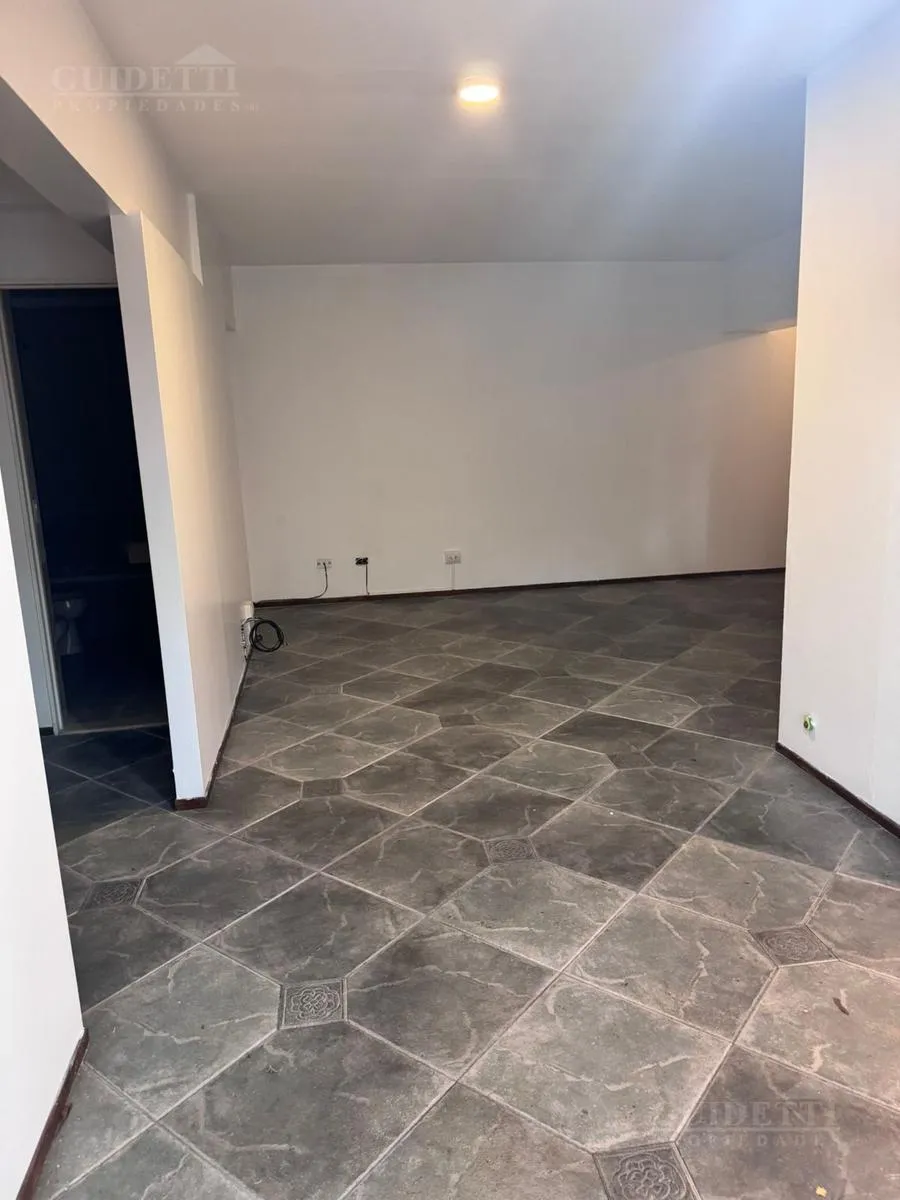 Three-bedroom four-room apartment in Coghlan