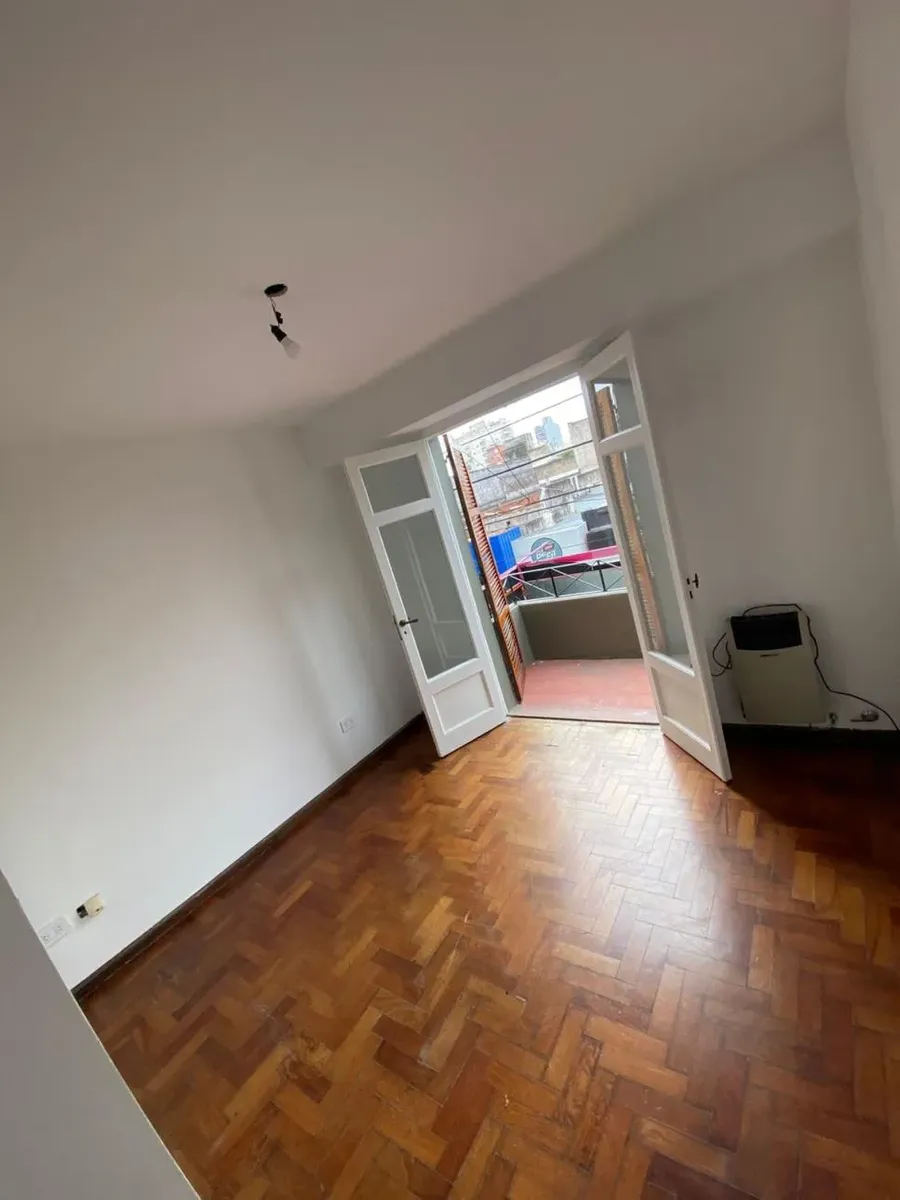 Three-room apartment with patio in General San Martín