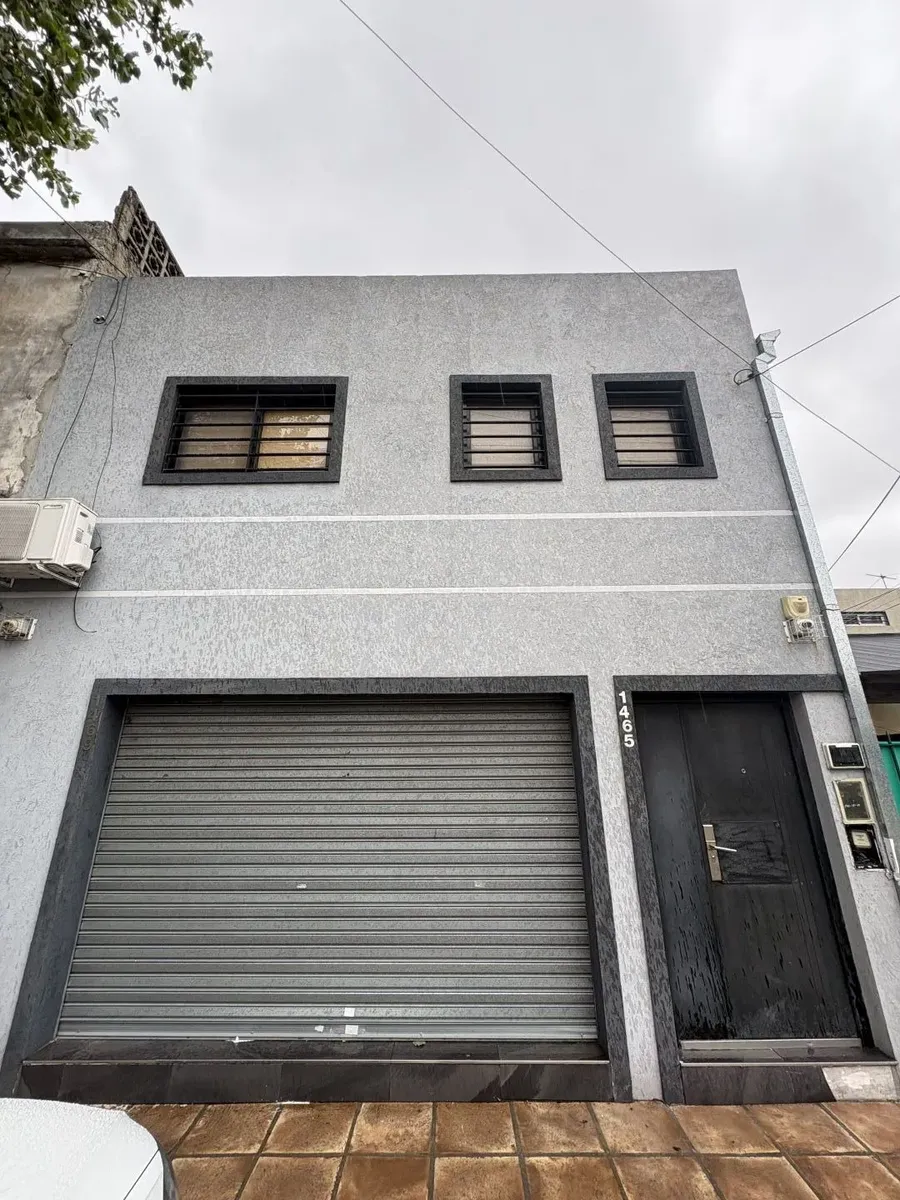 Apartamento de dois dormitórios em Lanús Este, sem condomínio
