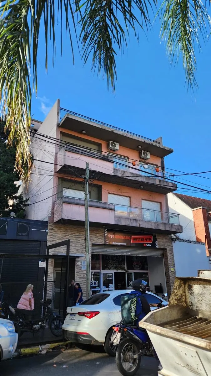 Apartamento de 3 ambientes com 2 dormitórios em Lanús Oeste