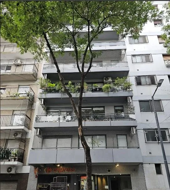 Monoambiente con balcón en Recoleta