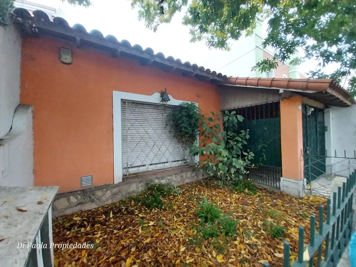 Three-room apartment at the front with patio and terrace in Lomas de Zamora