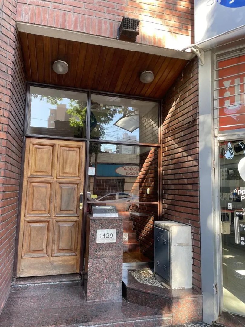 Apartamento de 1 dormitório no centro de Lanús Este
