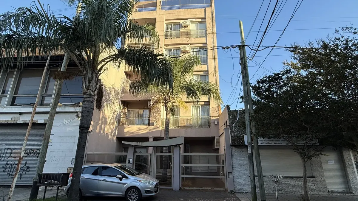 Three-room apartment for rent in Ramos Mejía