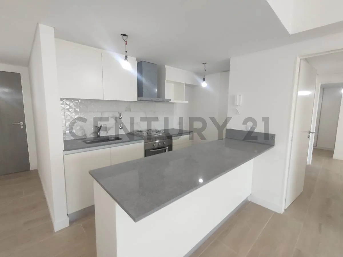 Departamento de 3 ambientes con balcón aterrazado en Monserrat