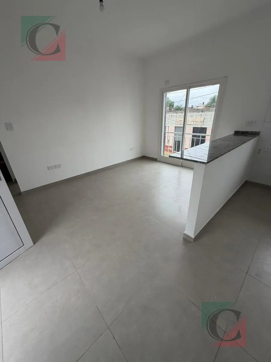 Apartamento de três ambientes com 2 quartos em Lanús Oeste
