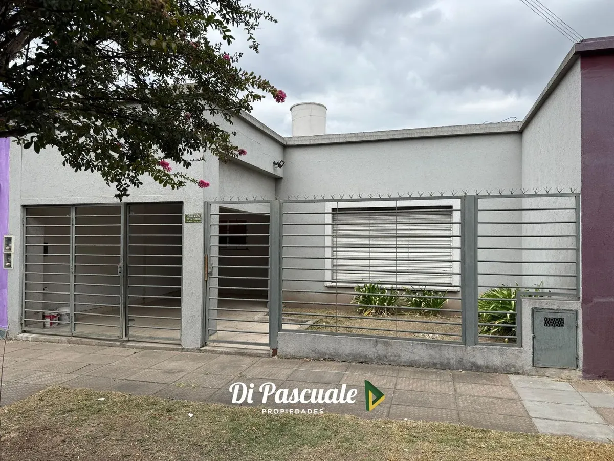 Alquiler Casa 3 Ambientes Con Cochera Y Patio- Moreno Sur