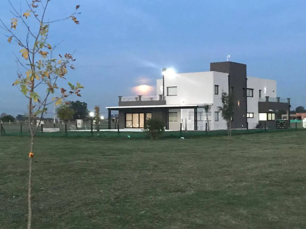 Аренда квартиры с 5 спальнями в Ezeiza
