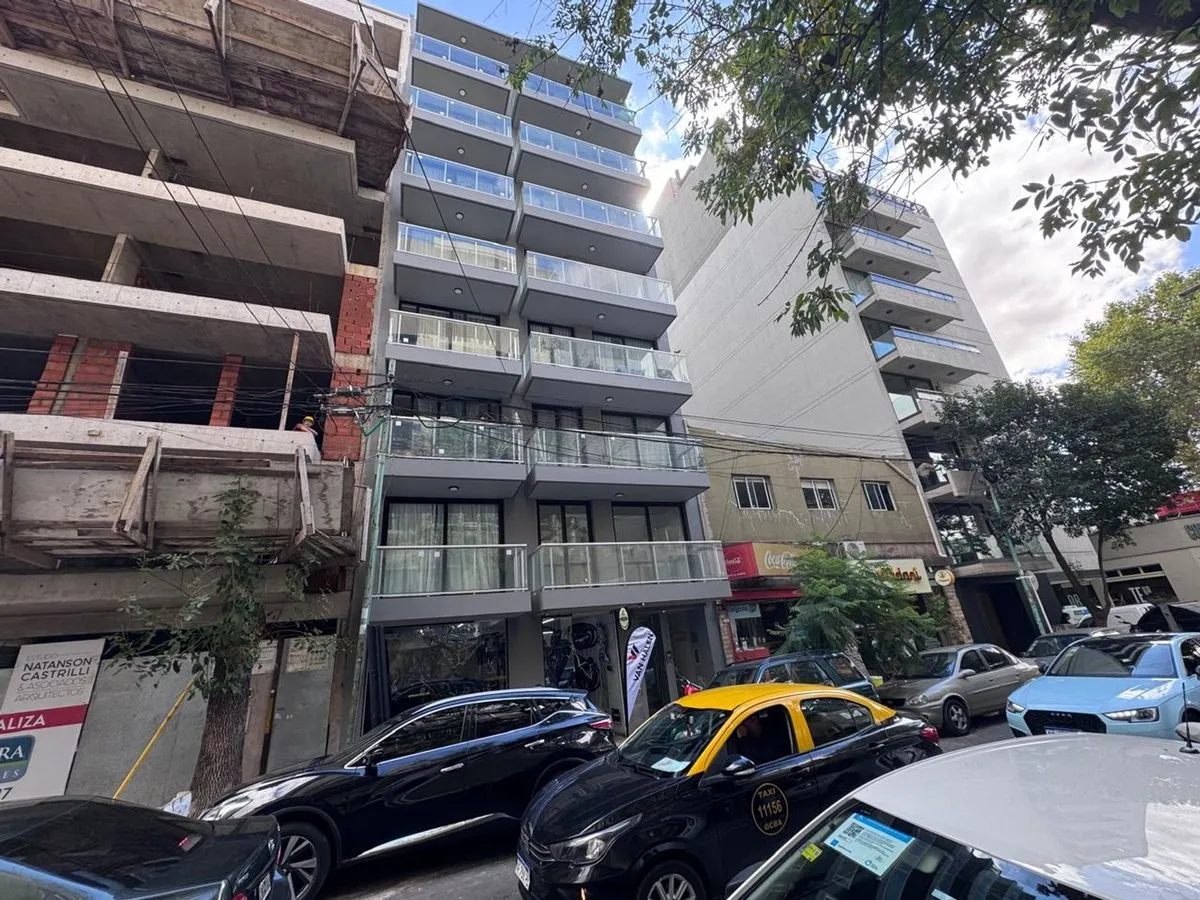Monoambiente con balcón y patio en Belgrano