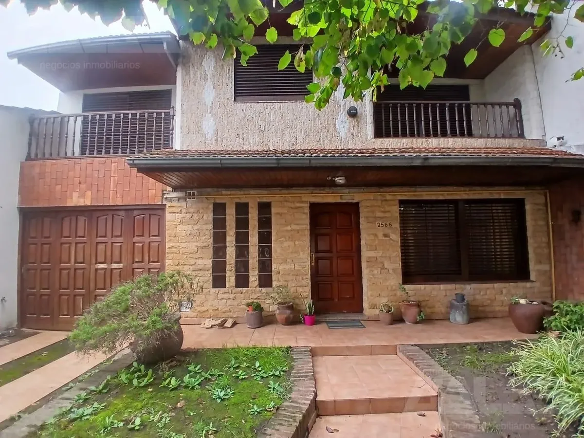 Casa de 6 ambientes em Castelar Norte, Morón