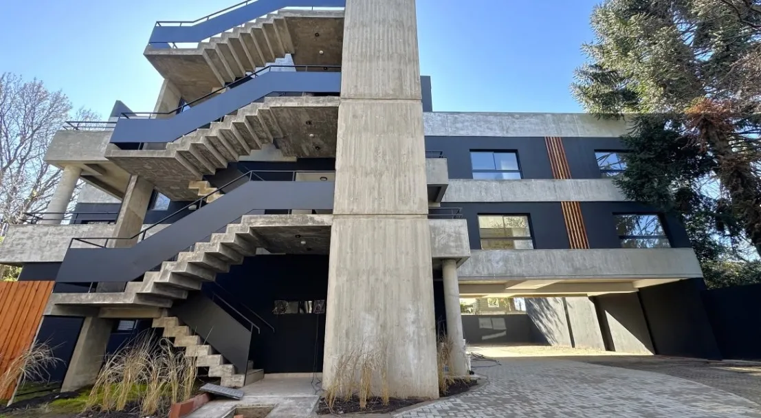 Apartamento duplex de dois ambientes em Ituzaingó