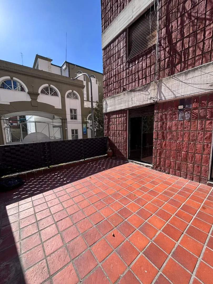 Departamento de 3 ambientes con patio propio en Belgrano