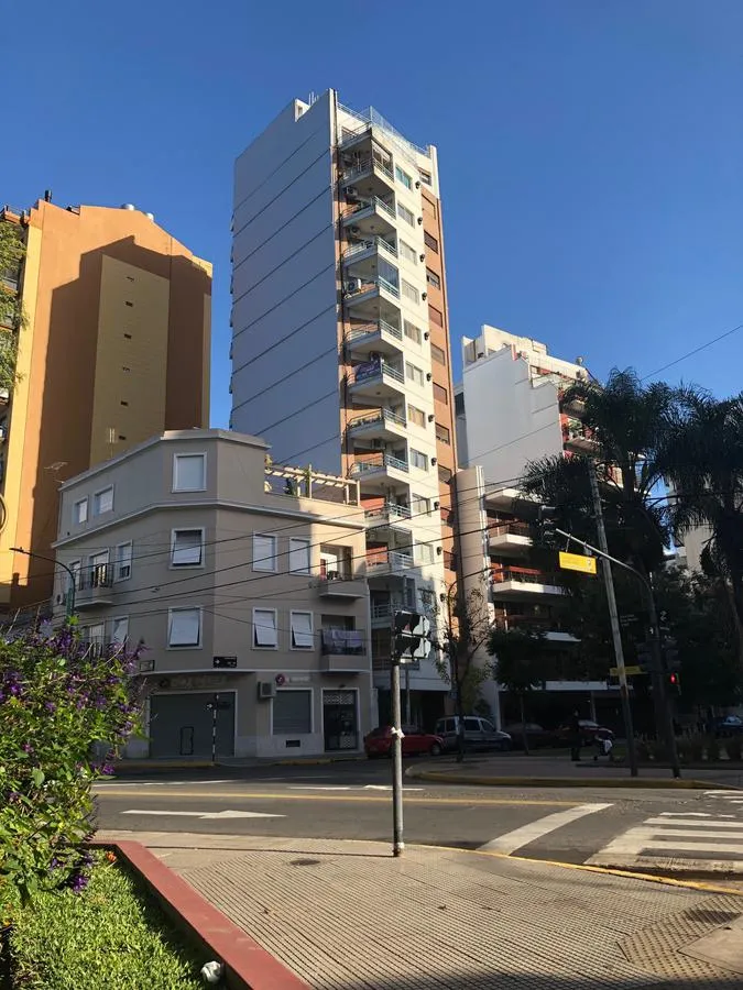 Departamento de 2 ambientes al frente en Parque Chacabuco