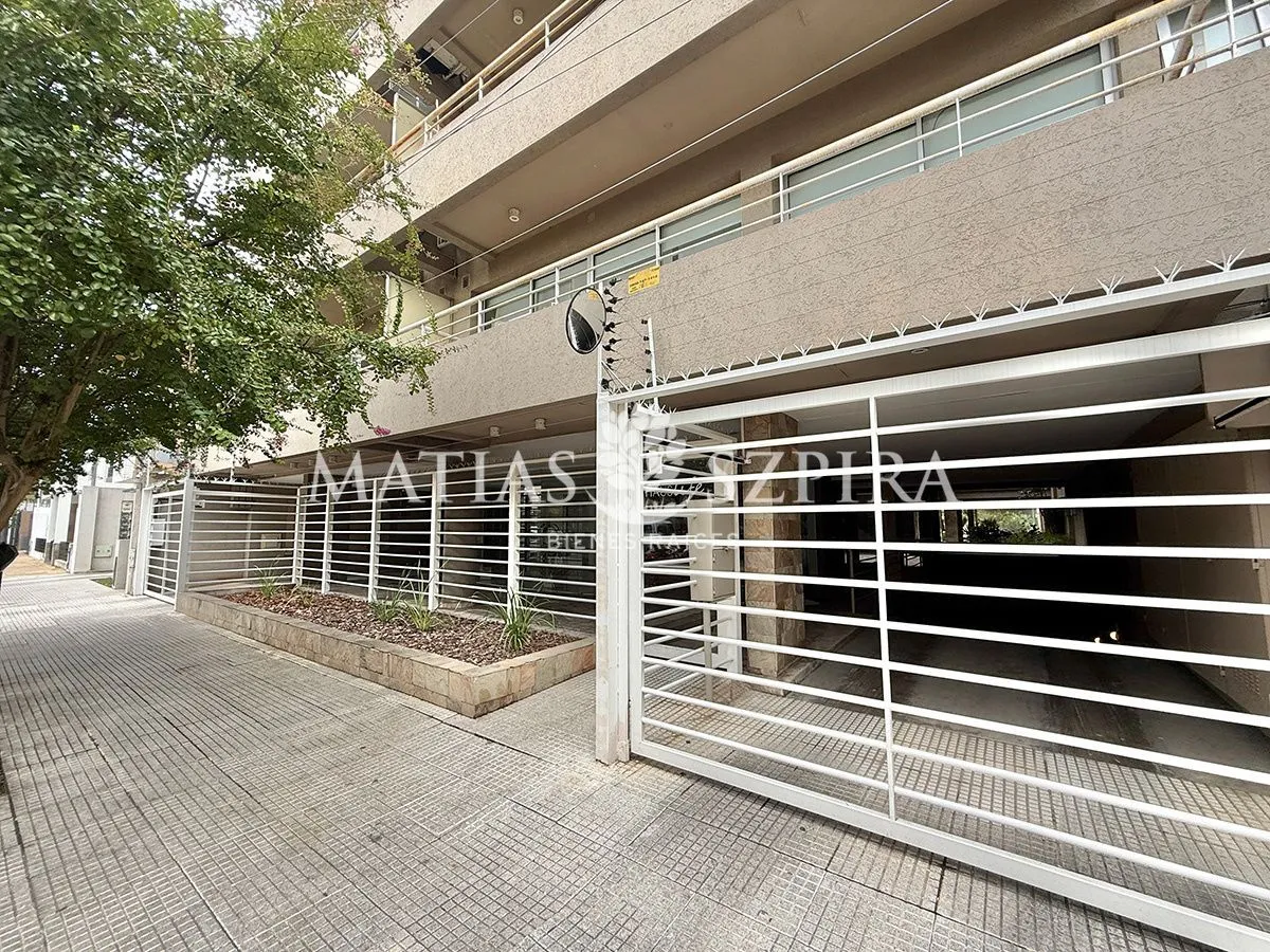 Departamento de 3 ambientes con cochera en Castelar Norte