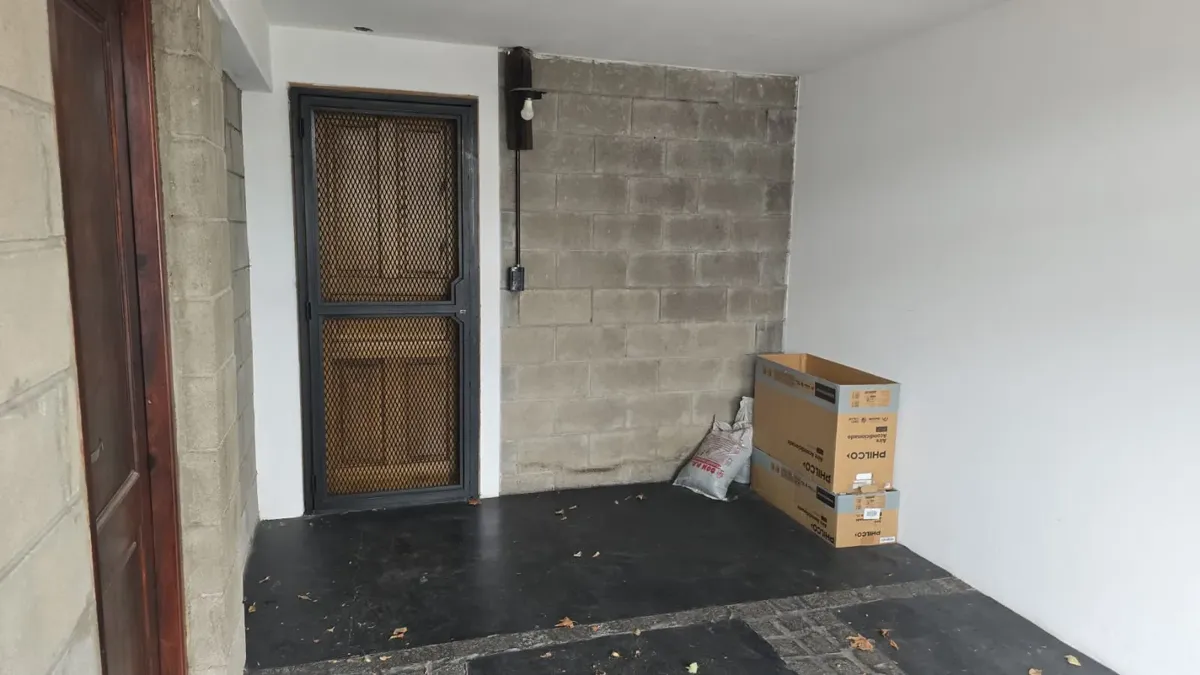 PH с 2 спальнями в Tres de Febrero с парковочным местом и внутренним двориком